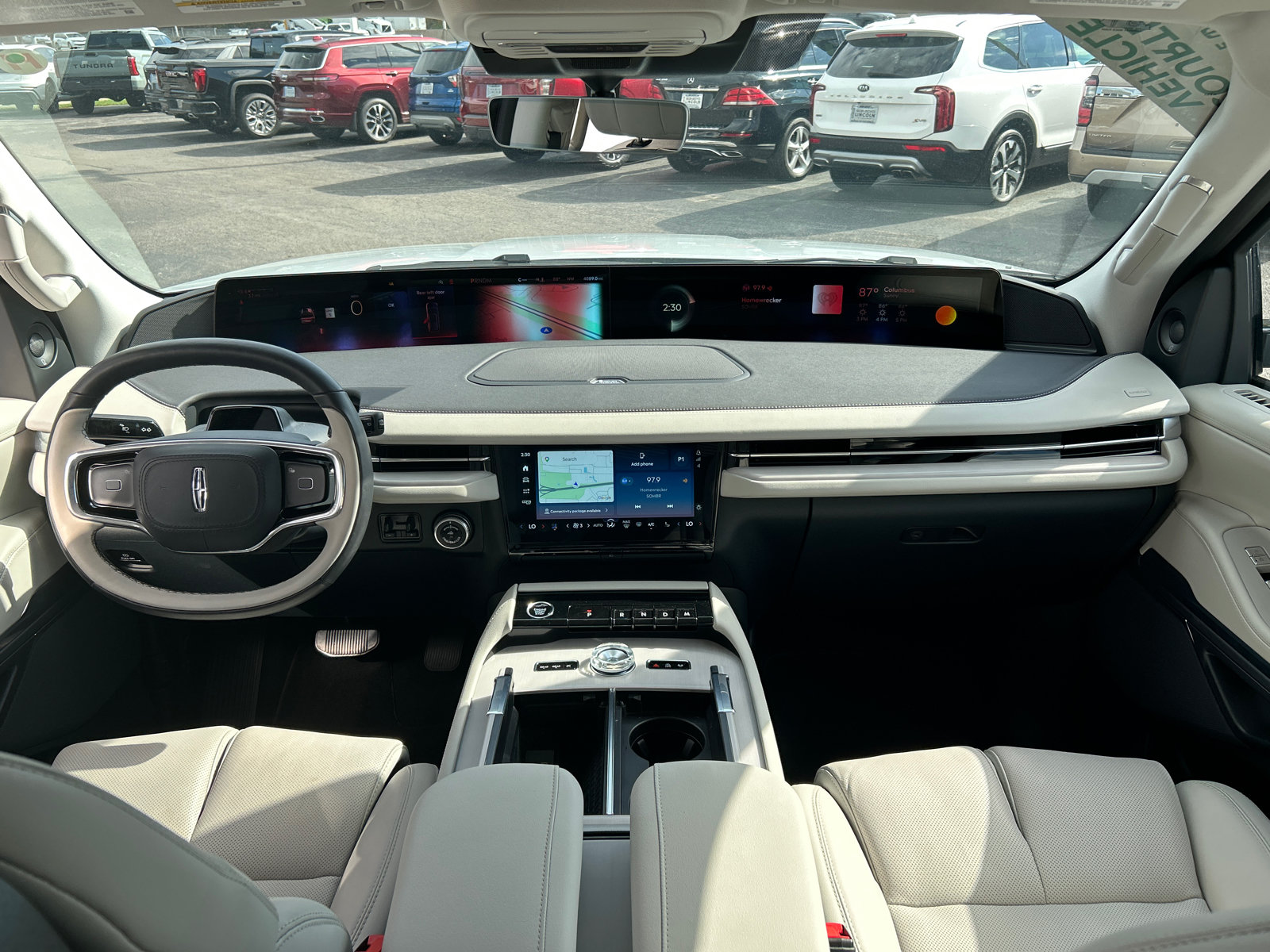 New 2026 Lincoln Navigator Premiere AWD/4WD image 33