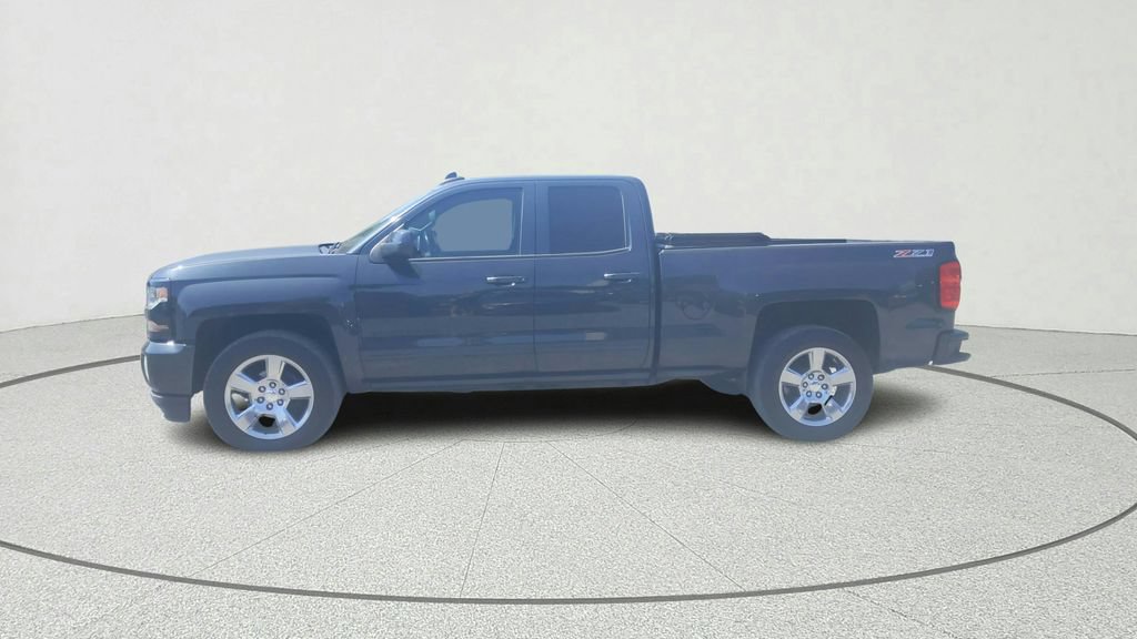 Used 2017 Chevrolet Silverado 1500 LT AWD/4WD image 4