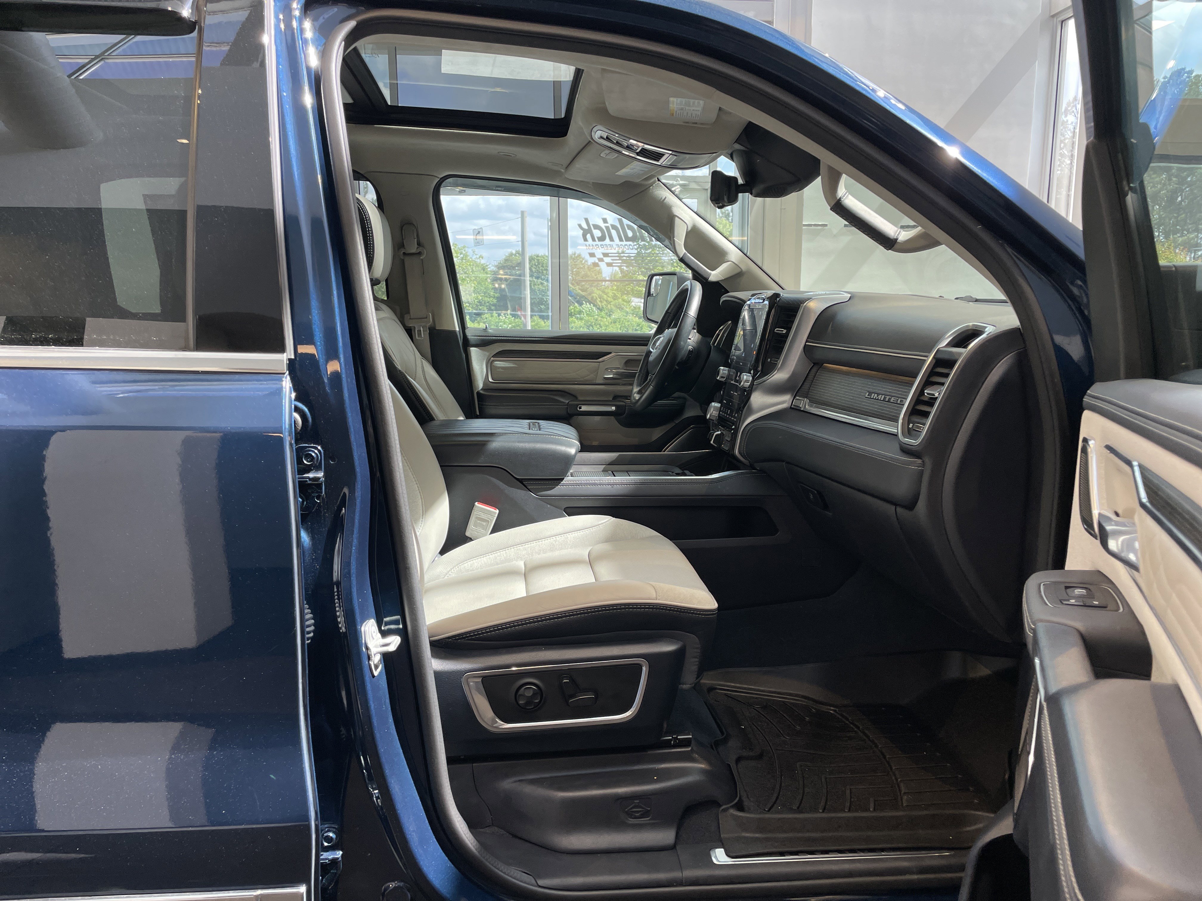 Used 2024 RAM 1500 Limited AWD/4WD image 42