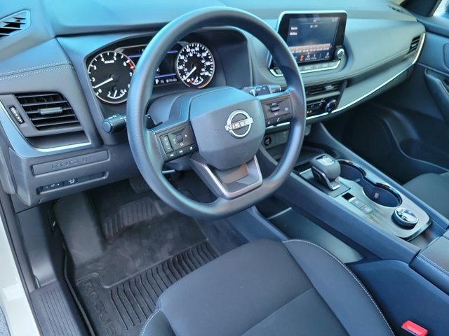 Used 2025 Nissan Rogue S image 19
