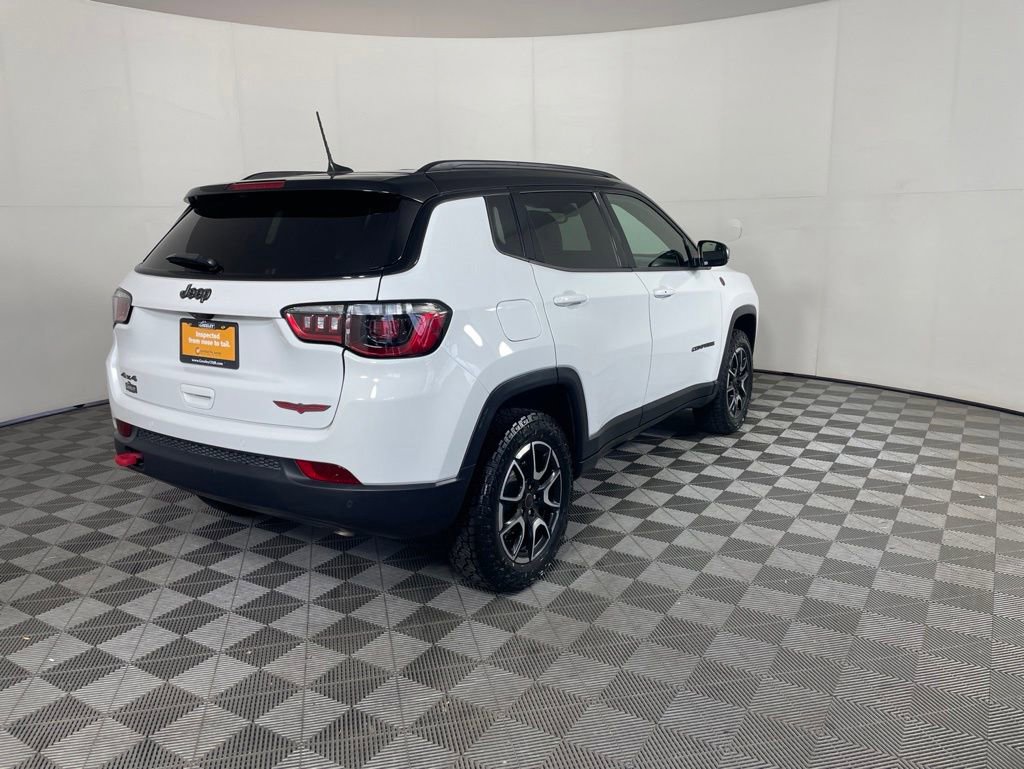 Certified 2025 Jeep Compass Trailhawk AWD/4WD image 3