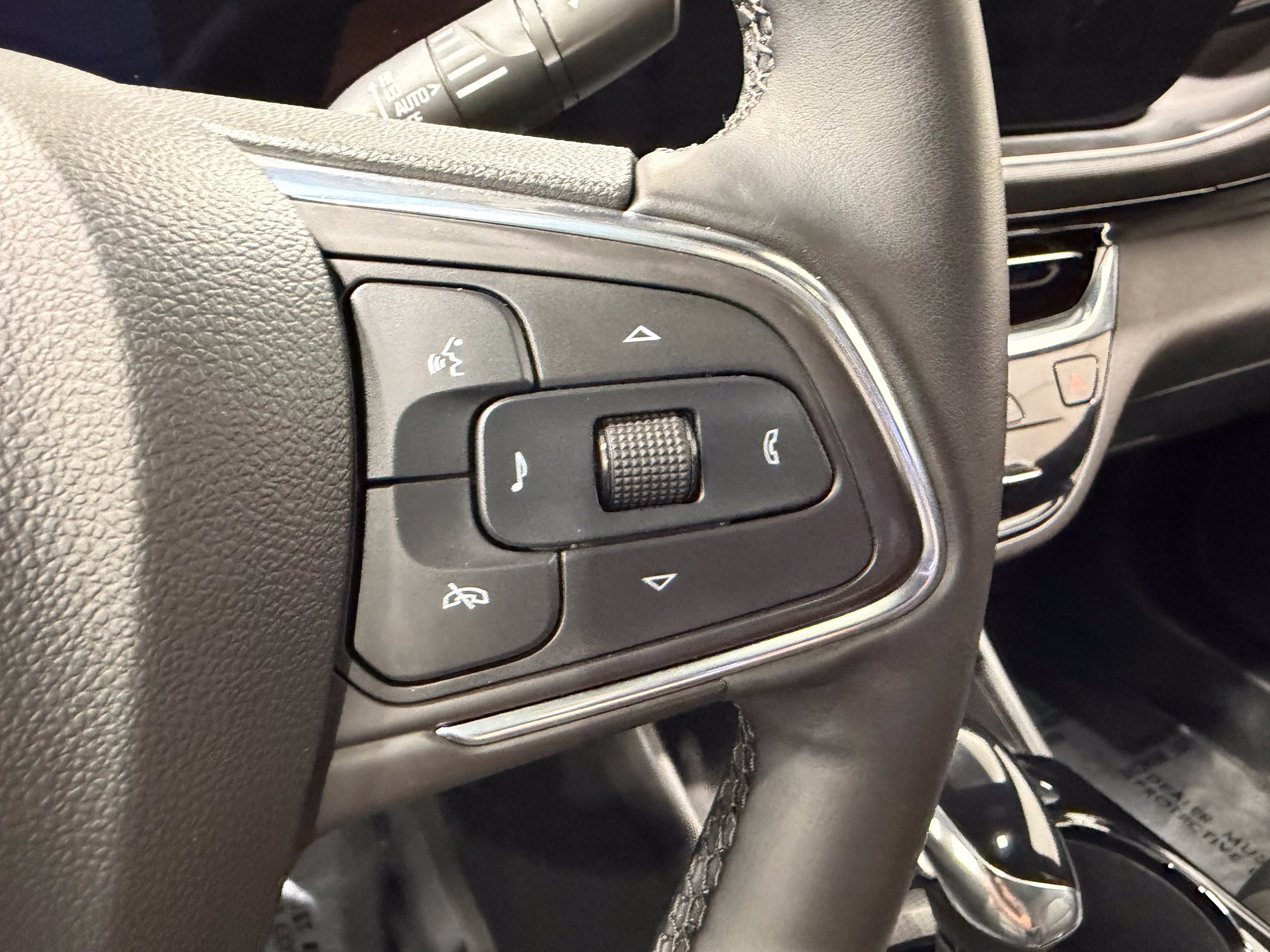 Used 2025 Buick Envista Avenir FWD image 38