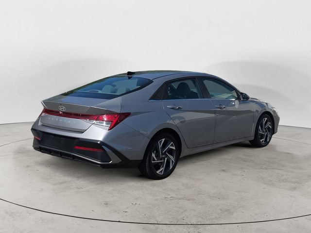 Used 2025 Hyundai Elantra SEL FWD image 5