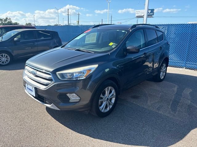 Used 2018 Ford Escape SE w/ SE Sync 3 Package AWD/4WD image 3