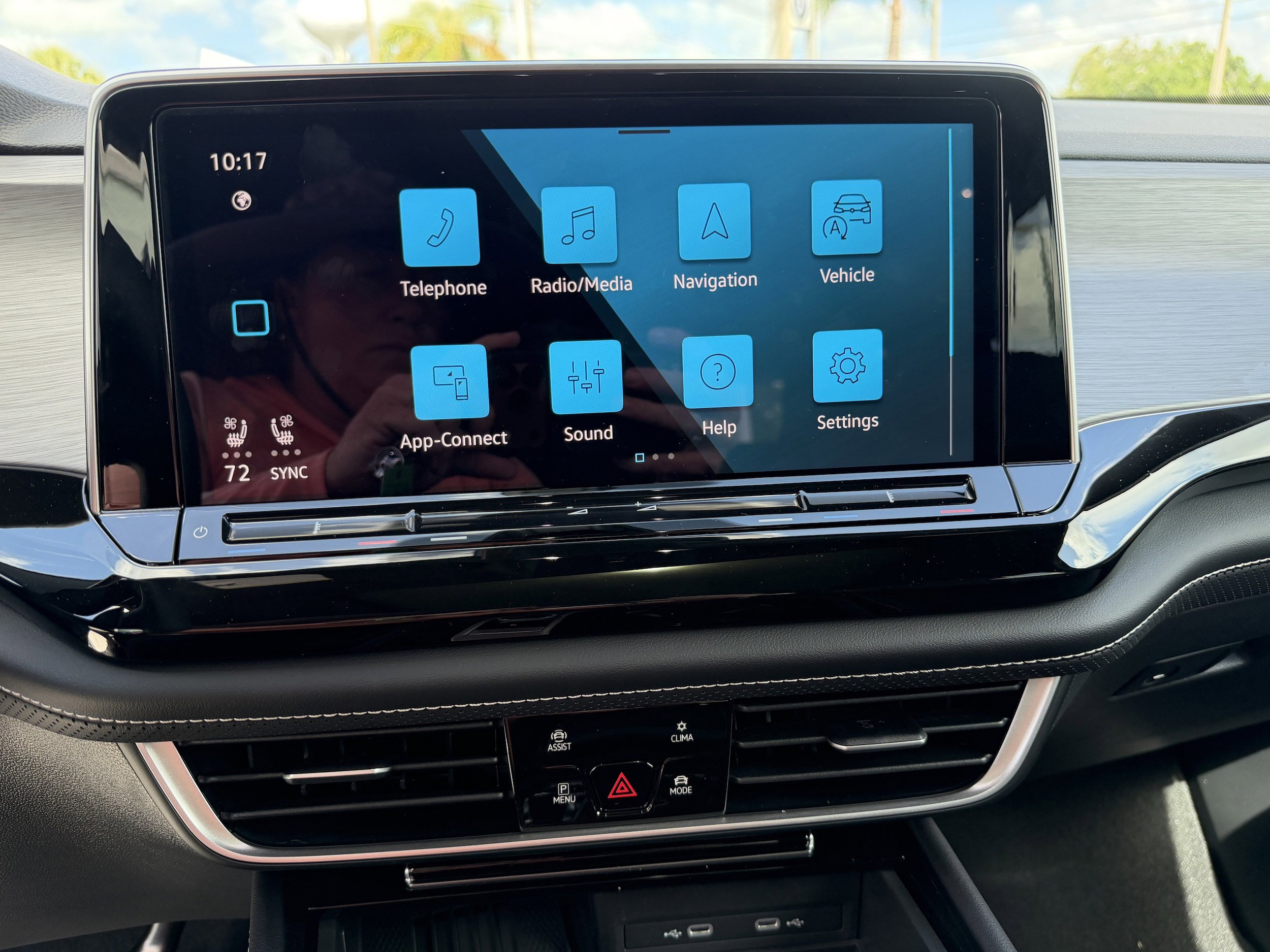 New 2026 Volkswagen Atlas Cross Sport SE FWD image 19