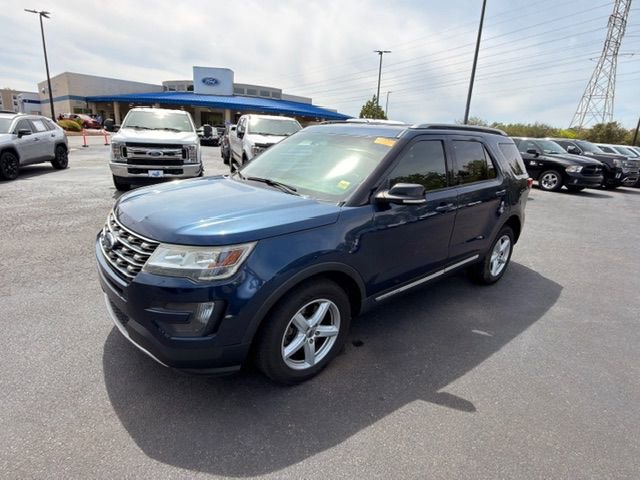 Used 2016 Ford Explorer XLT w/ Equipment Group 201A image 10
