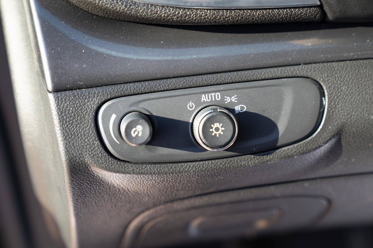 Used 2020 Buick Encore Preferred w/ Safety Package FWD image 20