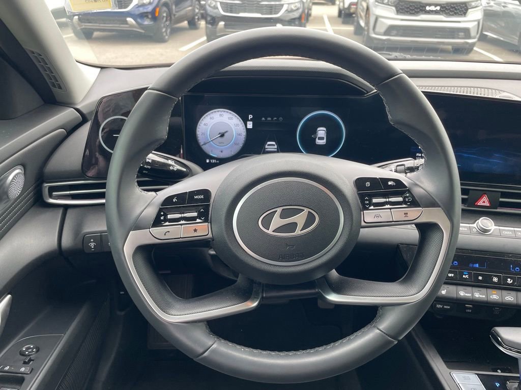 Used 2024 Hyundai Elantra Limited FWD image 13