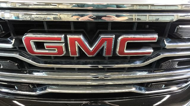 Used 2023 GMC Sierra 1500 SLT w/ SLT Convenience Package AWD/4WD image 8