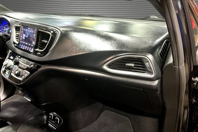 Used 2020 Chrysler Pacifica Touring-L Plus w/ S Appearance Package FWD image 24