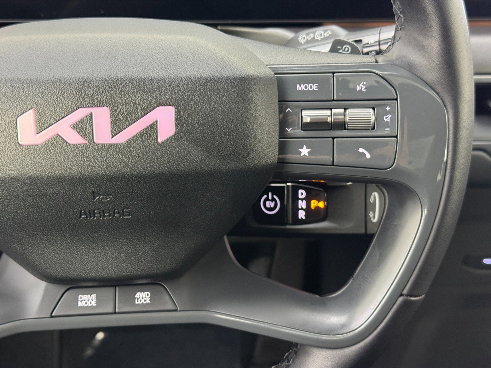 Used 2024 Kia EV9 Land image 24