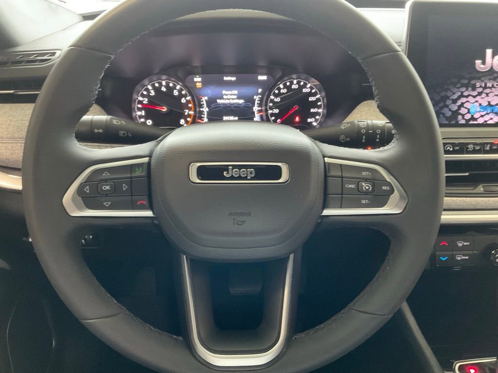 Used 2024 Jeep Compass Latitude image 12