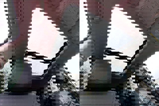 Used 2018 Cadillac XT5 Luxury w/ Driver Awareness Package image 22