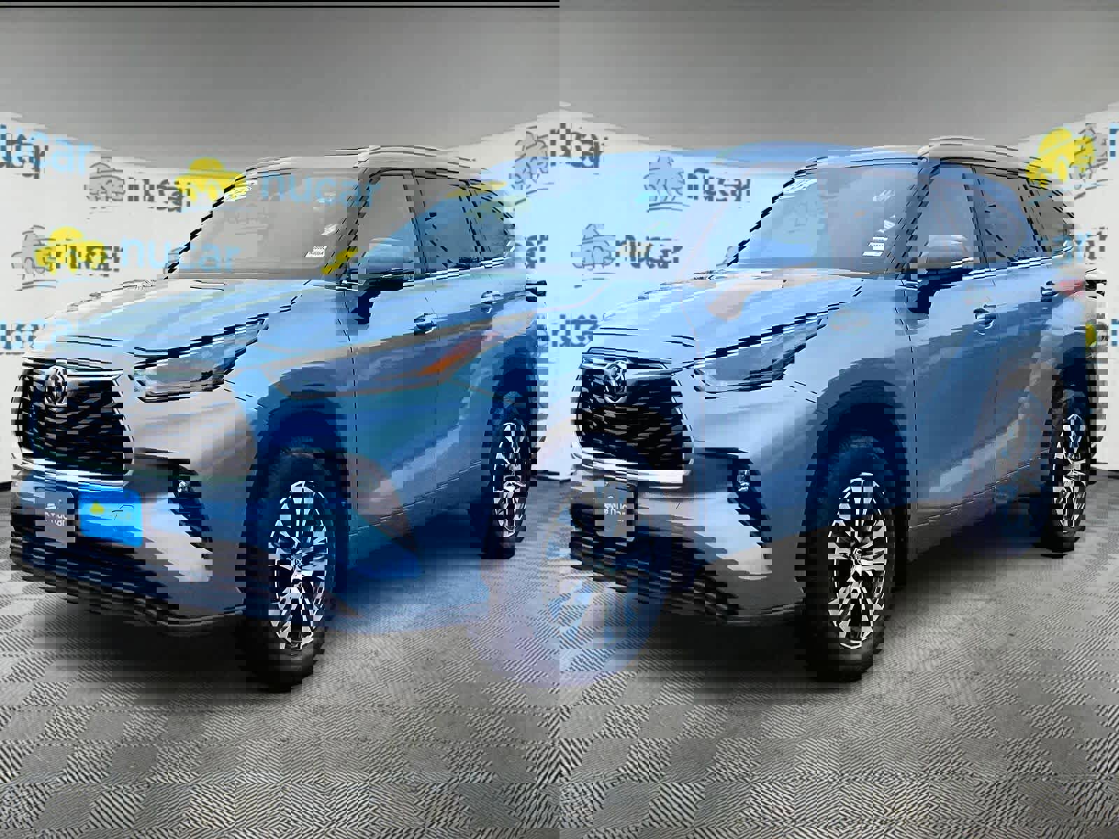 Used 2023 Toyota Highlander XLE image 3