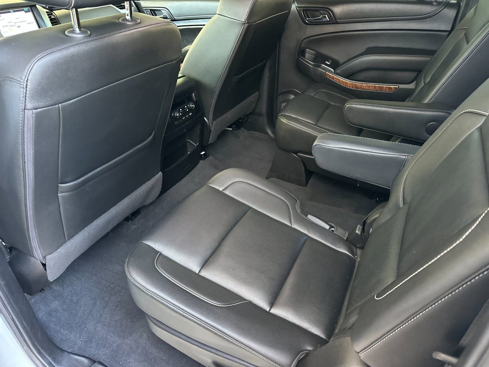 Used 2020 Chevrolet Suburban Premier image 14