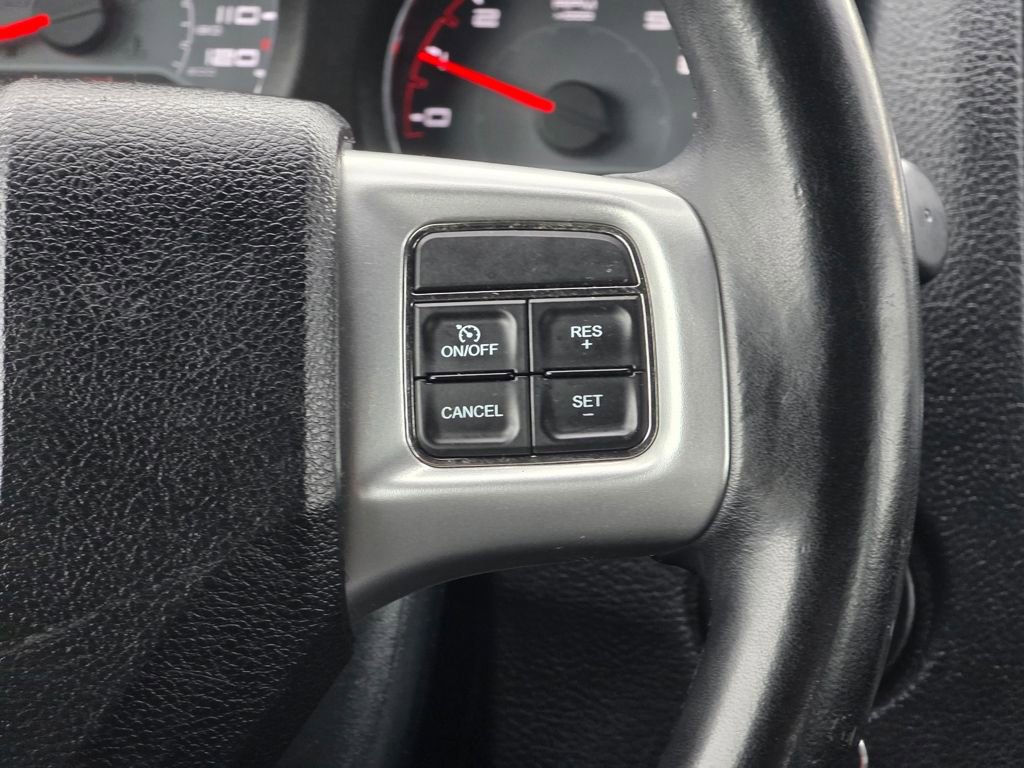 Used 2012 Dodge Avenger SXT image 16