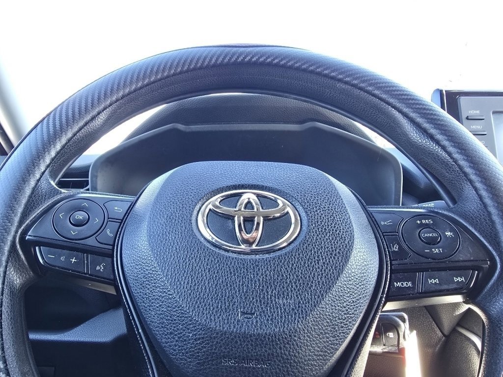 Used 2021 Toyota RAV4 LE image 20