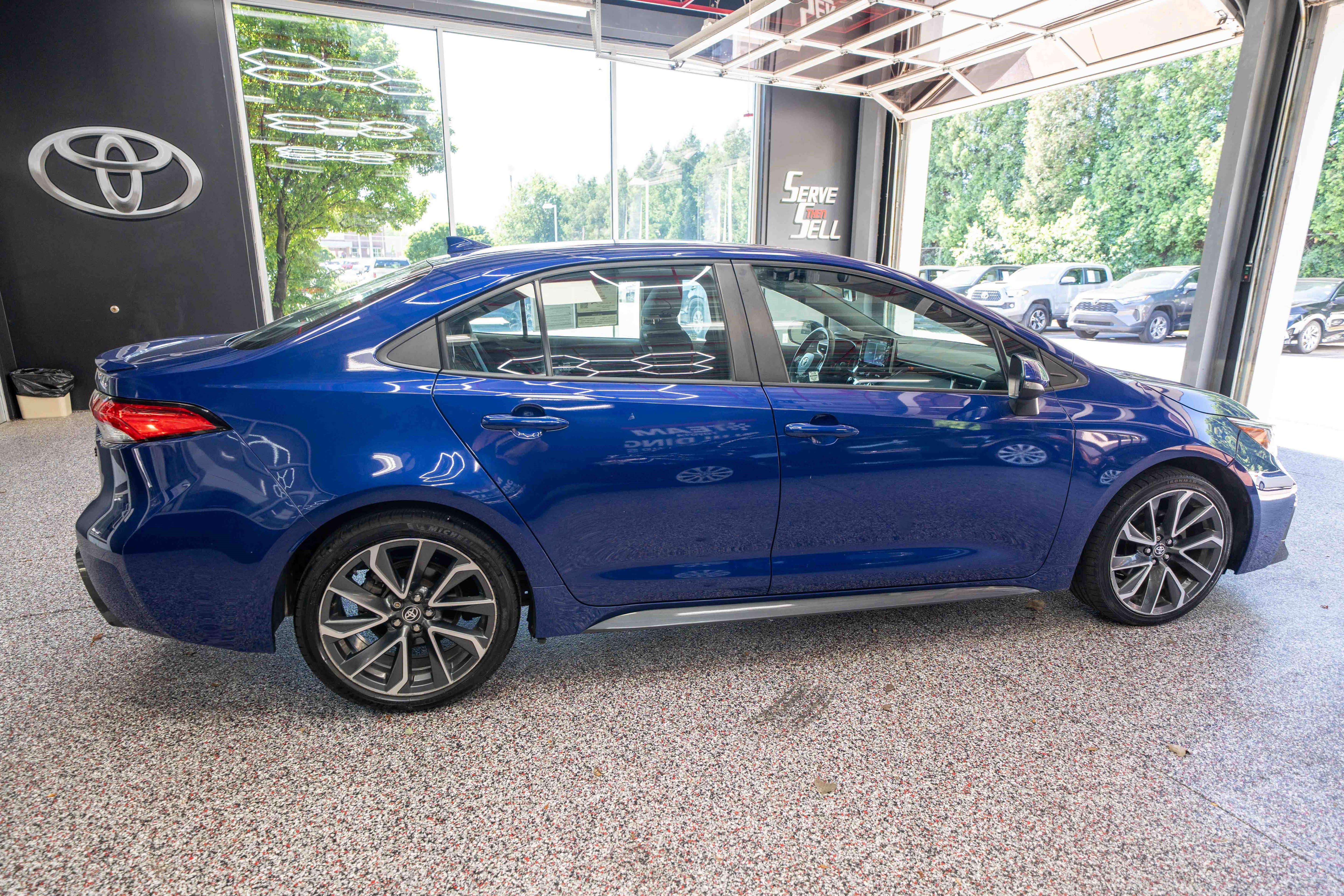 Used 2021 Toyota Corolla SE w/ SE Premium Package FWD image 4