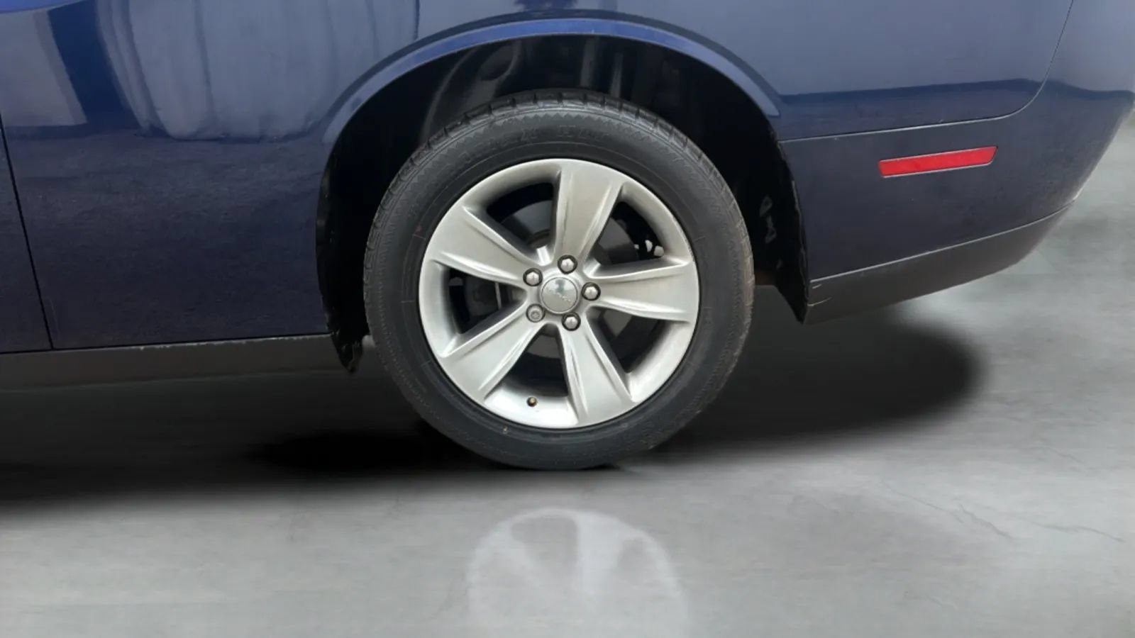 Used 2015 Dodge Challenger SXT RWD image 26