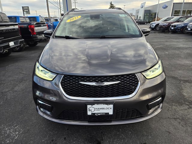 Used 2022 Chrysler Pacifica Touring-L image 3