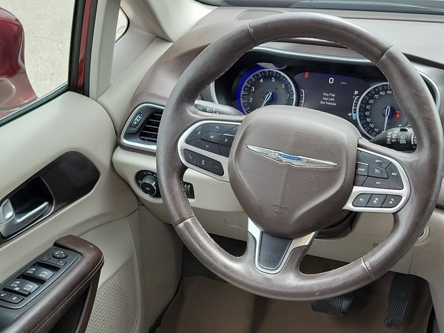 Used 2017 Chrysler Pacifica Touring-L Plus w/ Advanced Safetytec Group FWD image 22
