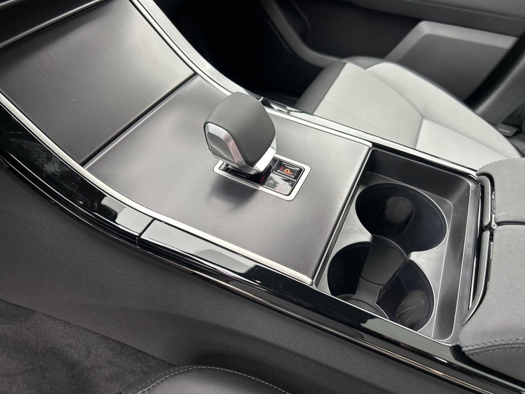 New 2026 Land Rover Range Rover Velar Dynamic SE image 13