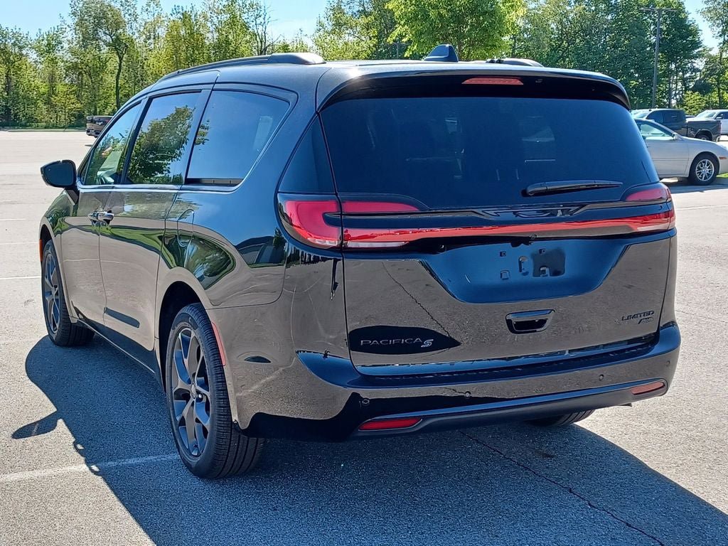 New 2027 Chrysler Pacifica Limited AWD/4WD image 3