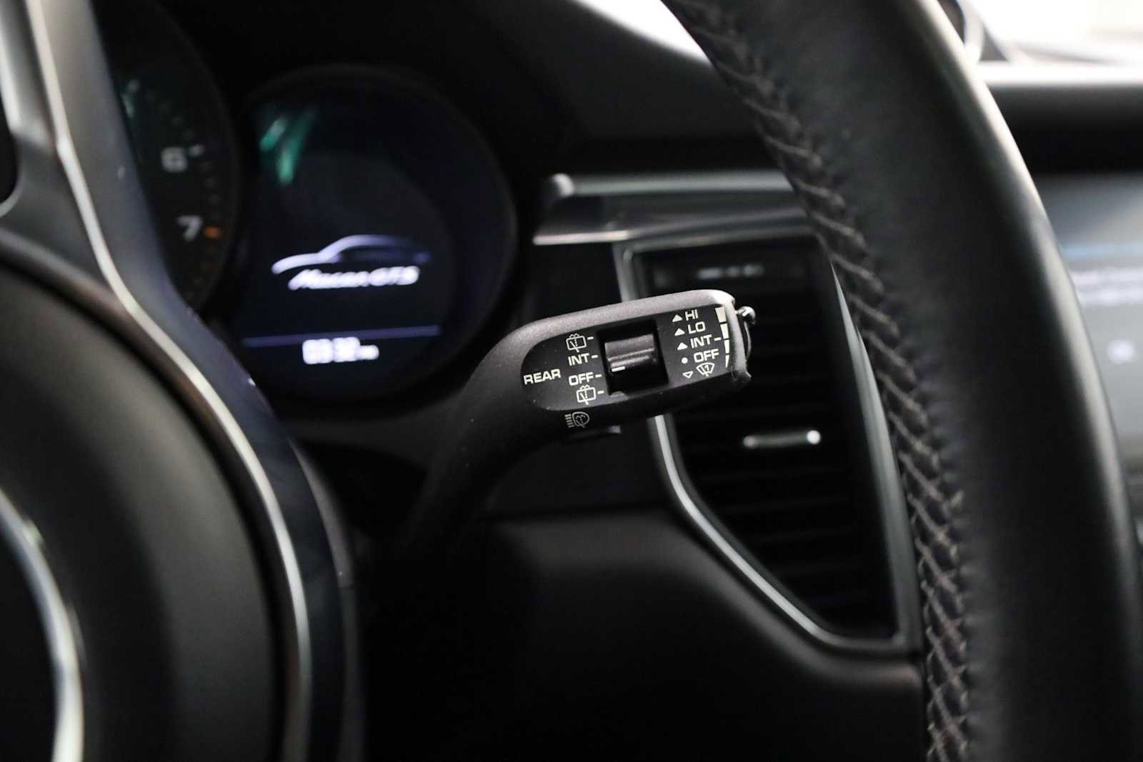 Used 2018 Porsche Macan GTS image 30