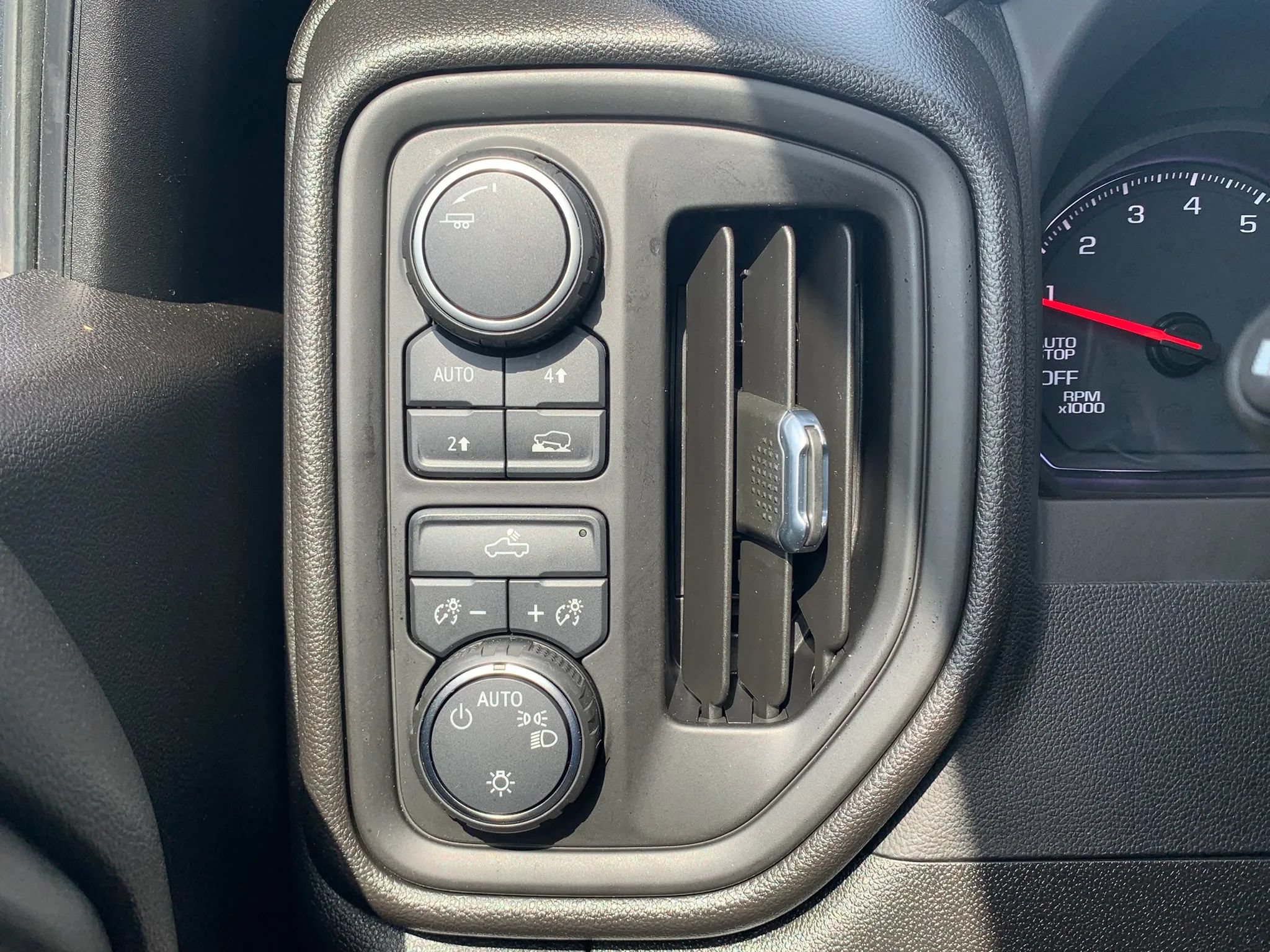 Used 2023 Chevrolet Silverado 1500 W/T w/ Trailering Package AWD/4WD image 19