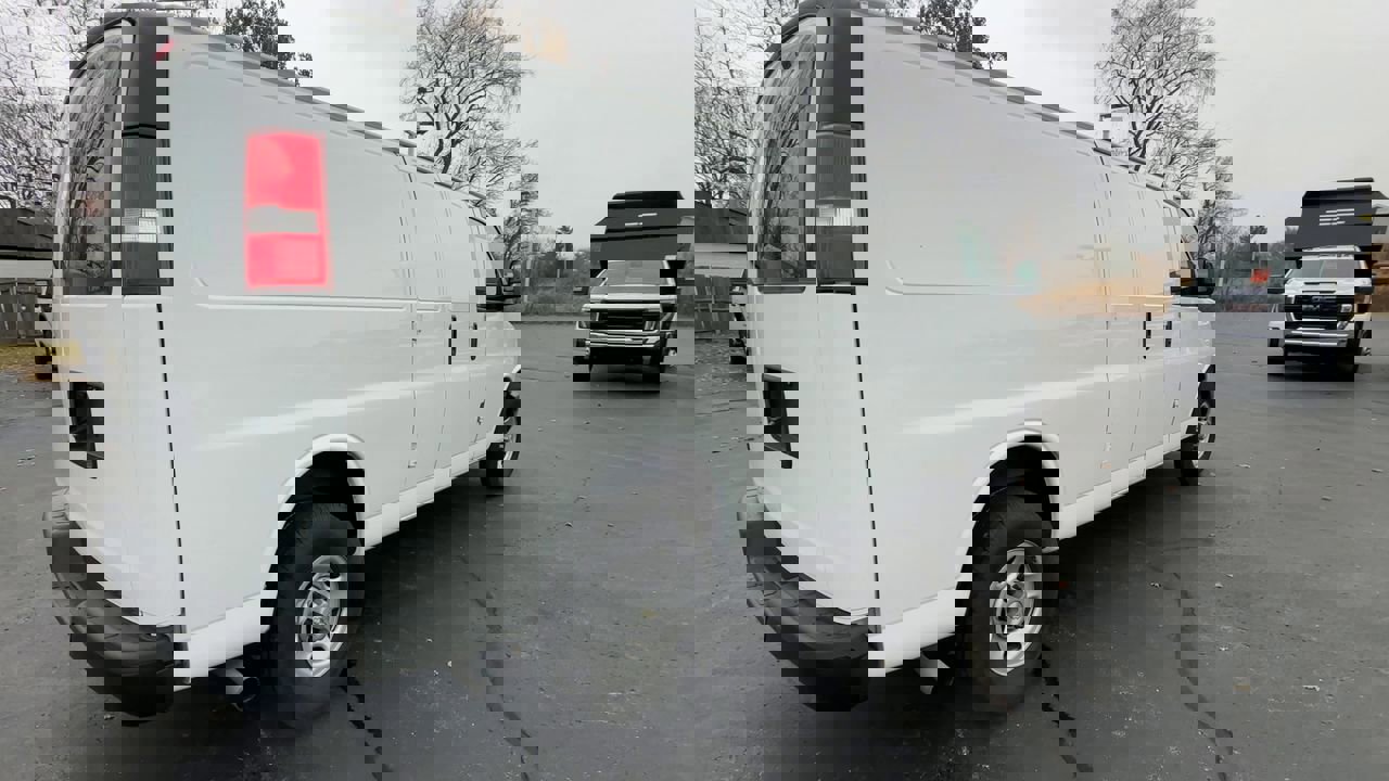 Used 2022 Chevrolet Express 2500 Extended w/ Driver Convenience Package image 8