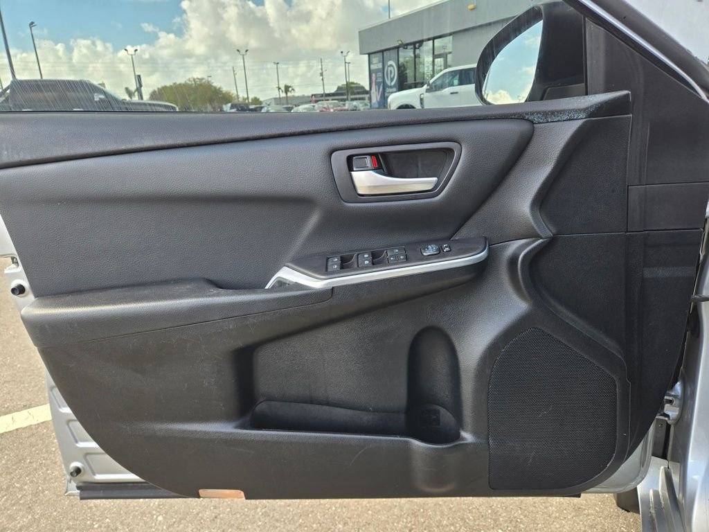 Used 2015 Toyota Camry SE image 21