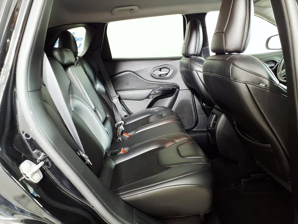 Used 2020 Jeep Cherokee Latitude Plus image 11