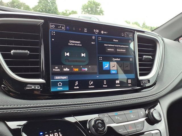 New 2027 Chrysler Pacifica Select AWD/4WD image 8