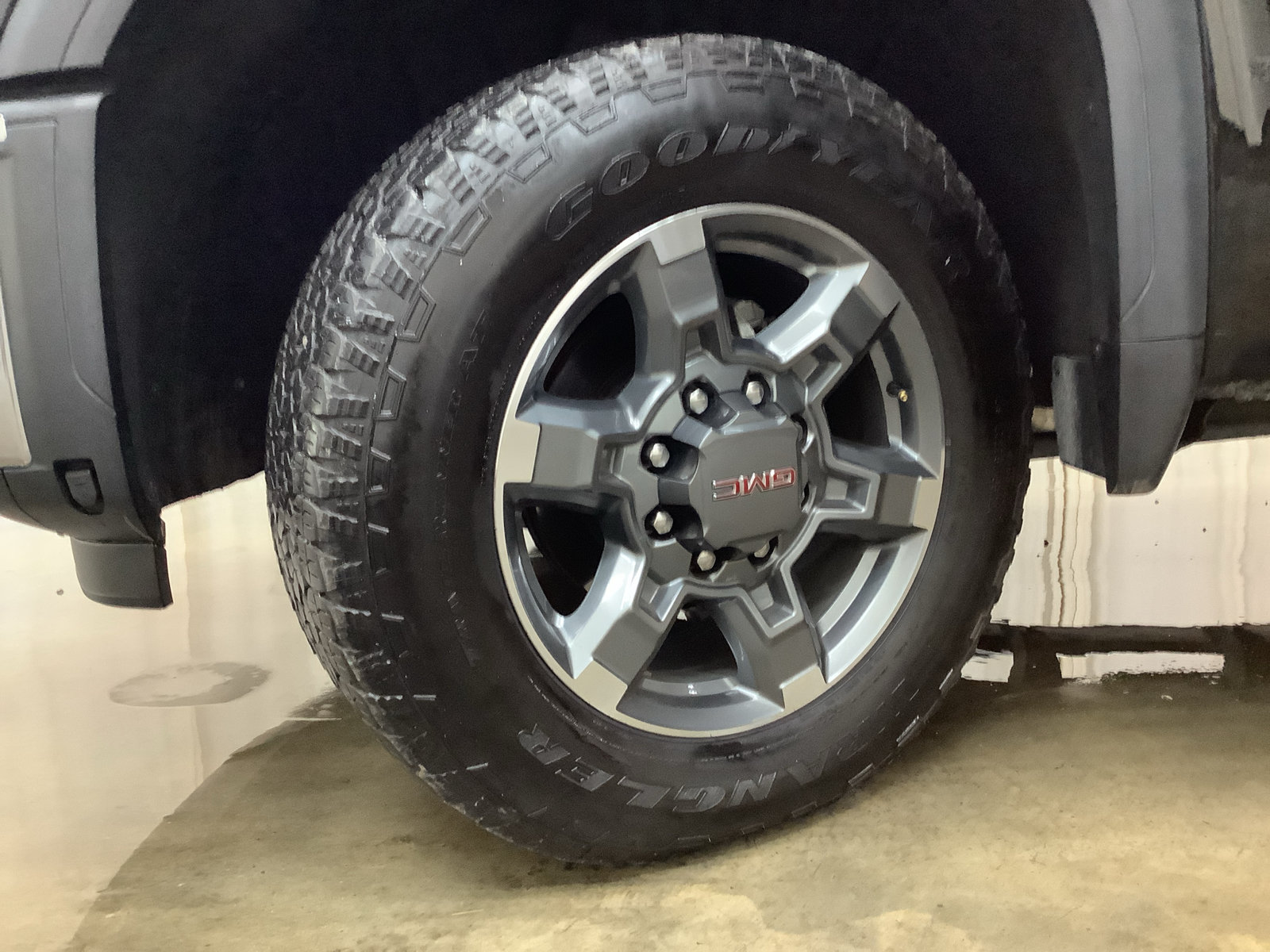 Used 2025 GMC Sierra 2500 SLT w/ SLT Premium Package AWD/4WD image 29