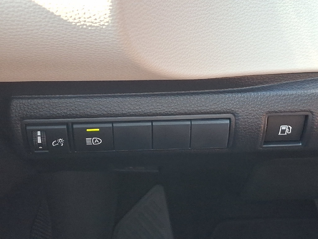 Used 2027 Toyota Corolla LE FWD image 23