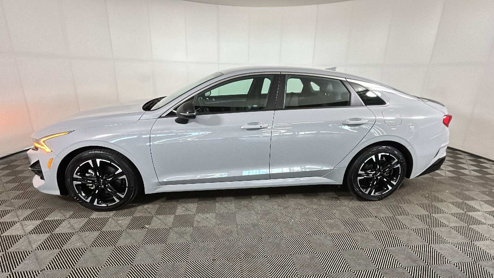 Used 2022 Kia K5 GT-Line FWD image 7