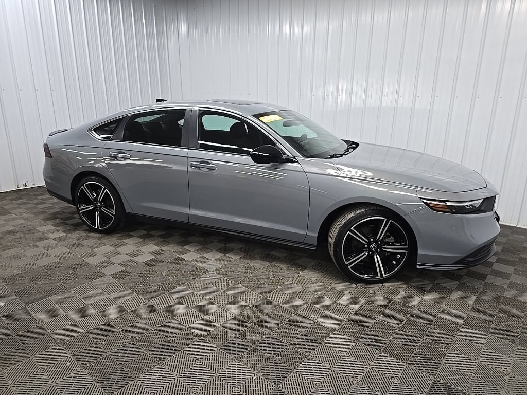 Used 2023 Honda Accord Sport image 1