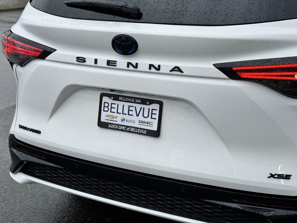 Used 2025 Toyota Sienna XSE w/ XSE Premium Package image 15