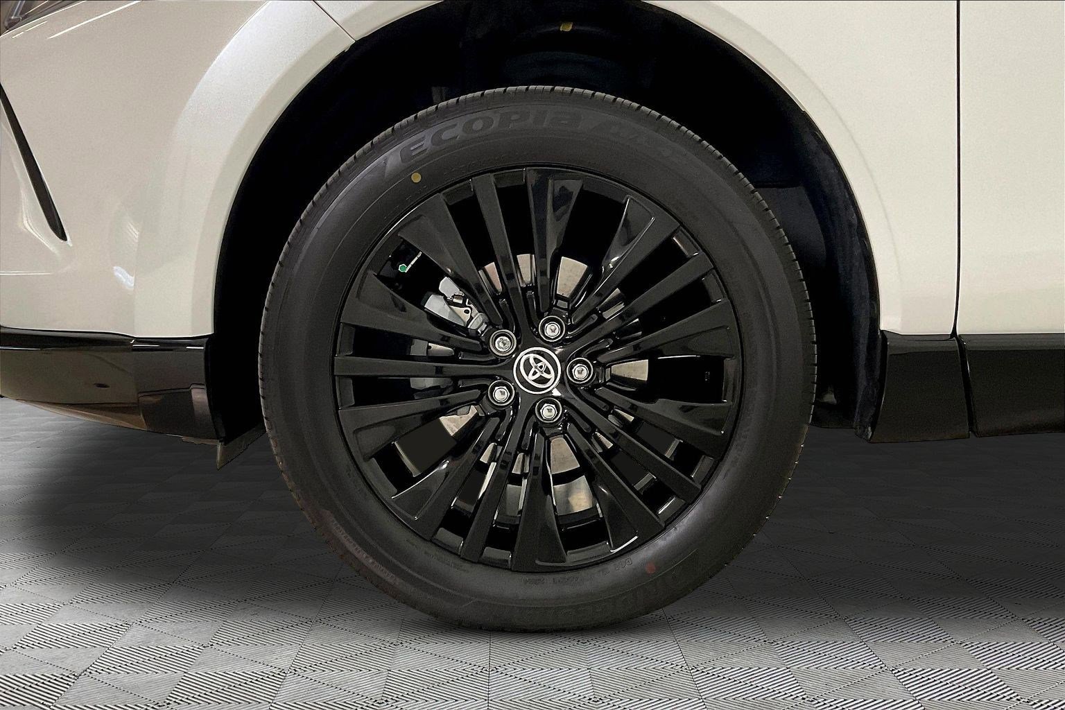 Used 2023 Toyota Venza Nightshade AWD/4WD image 33