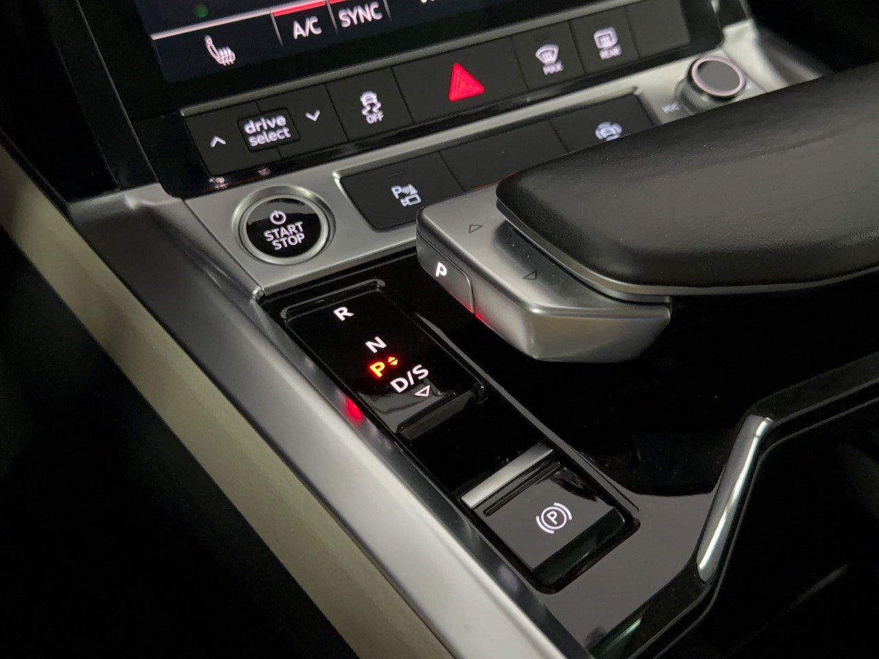 Used 2024 Audi Q8 e-tron Premium Plus AWD/4WD image 21
