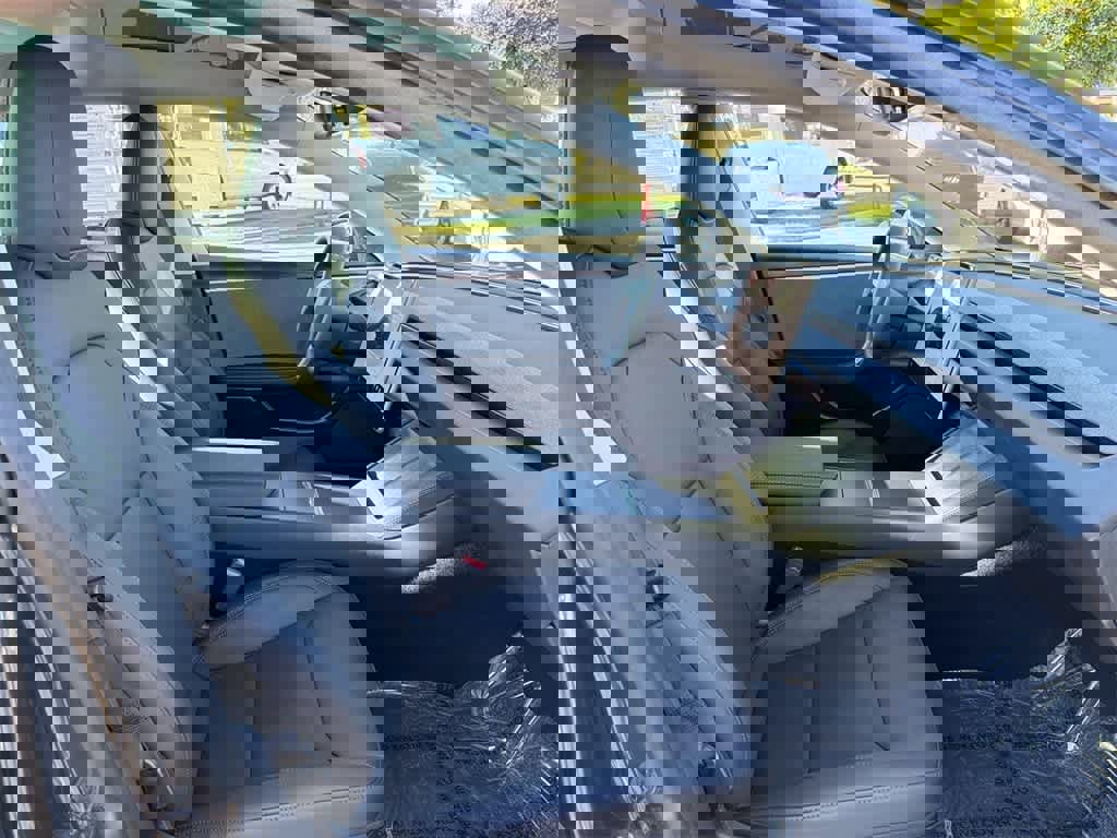 Used 2024 Tesla Model 3 Standard Range image 40