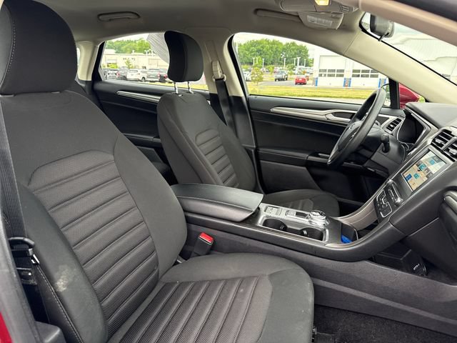 Used 2017 Ford Fusion SE w/ Fusion SE Technology Package FWD image 13