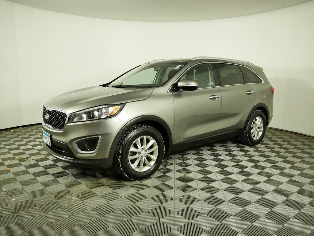 Certified 2017 Kia Sorento LX w/ LX Convenience Package image 4