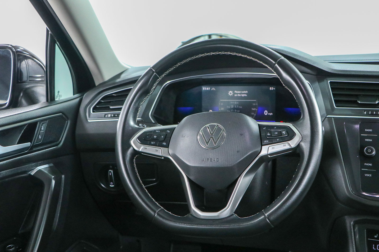 Used 2022 Volkswagen Tiguan SE w/ Panoramic Sunroof Package AWD/4WD image 12