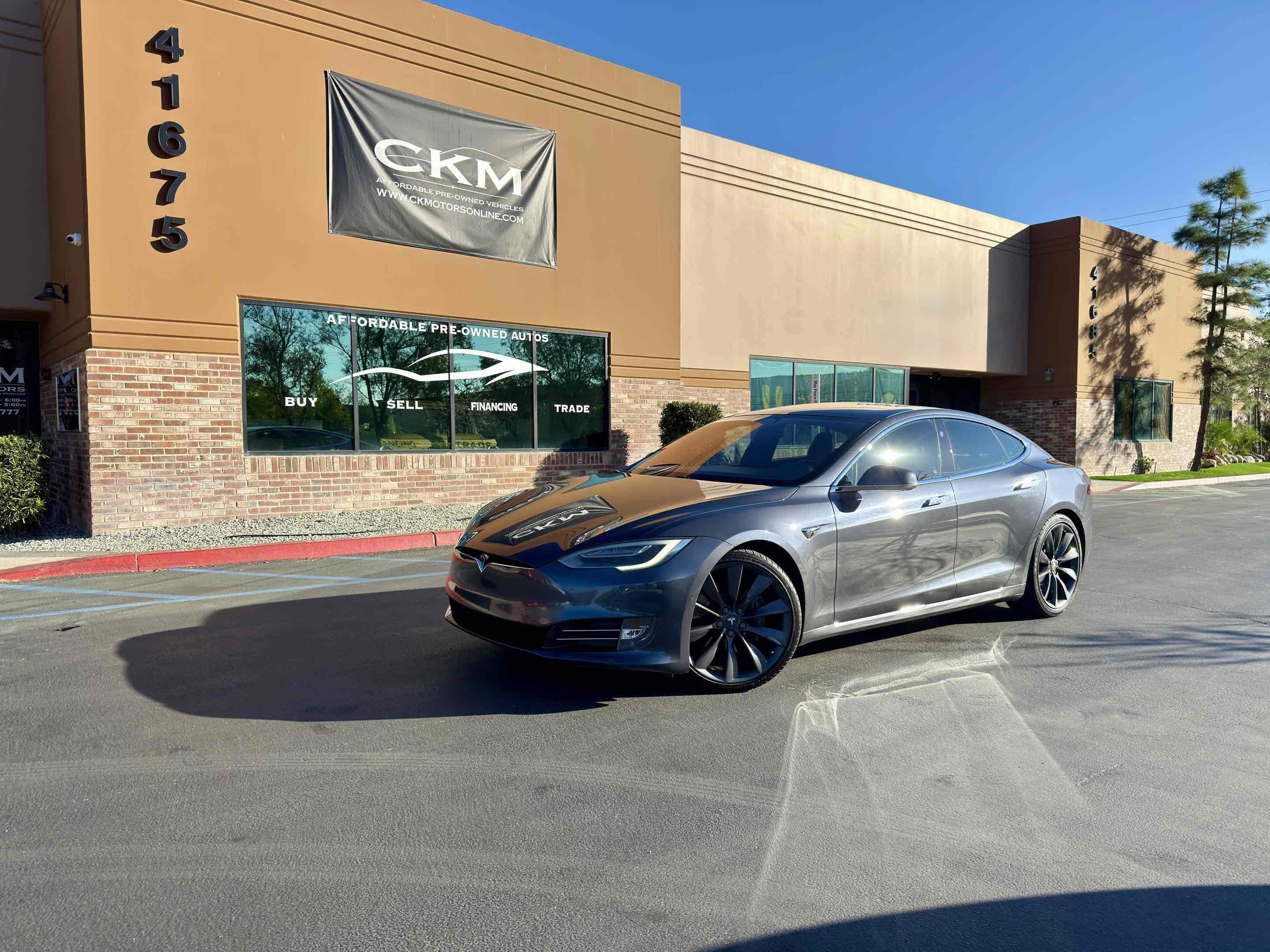 Used 2017 Tesla Model S 75 RWD image 2