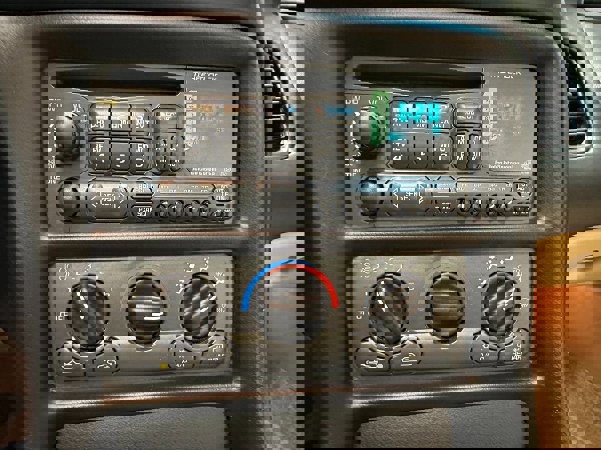 Used 2000 Chevrolet Corvette Convertible image 25