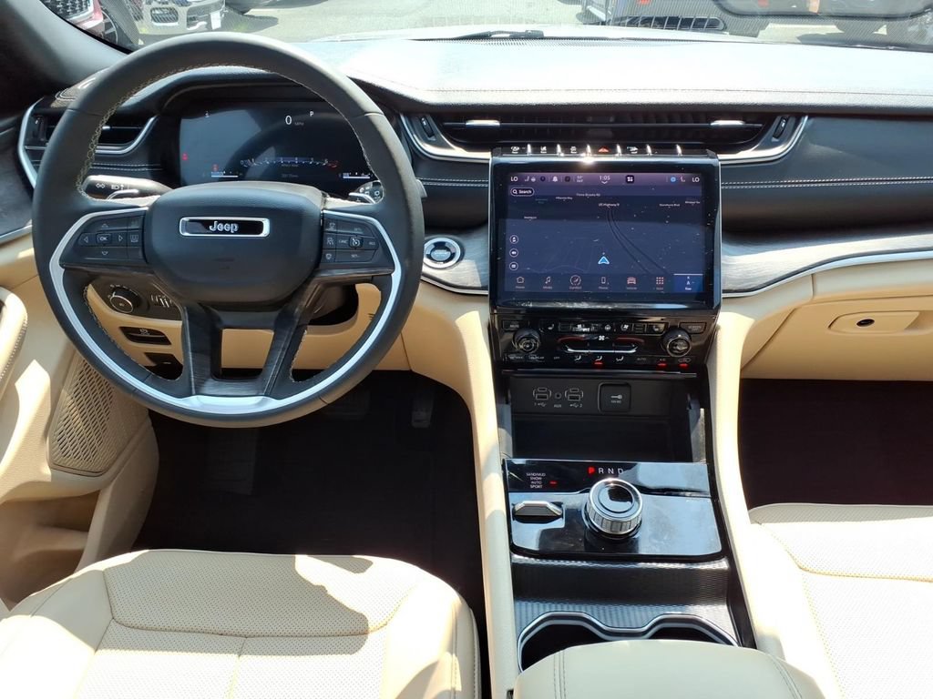 Certified 2025 Jeep Grand Cherokee L Limited w/ Luxury Tech Group II AWD/4WD image 15