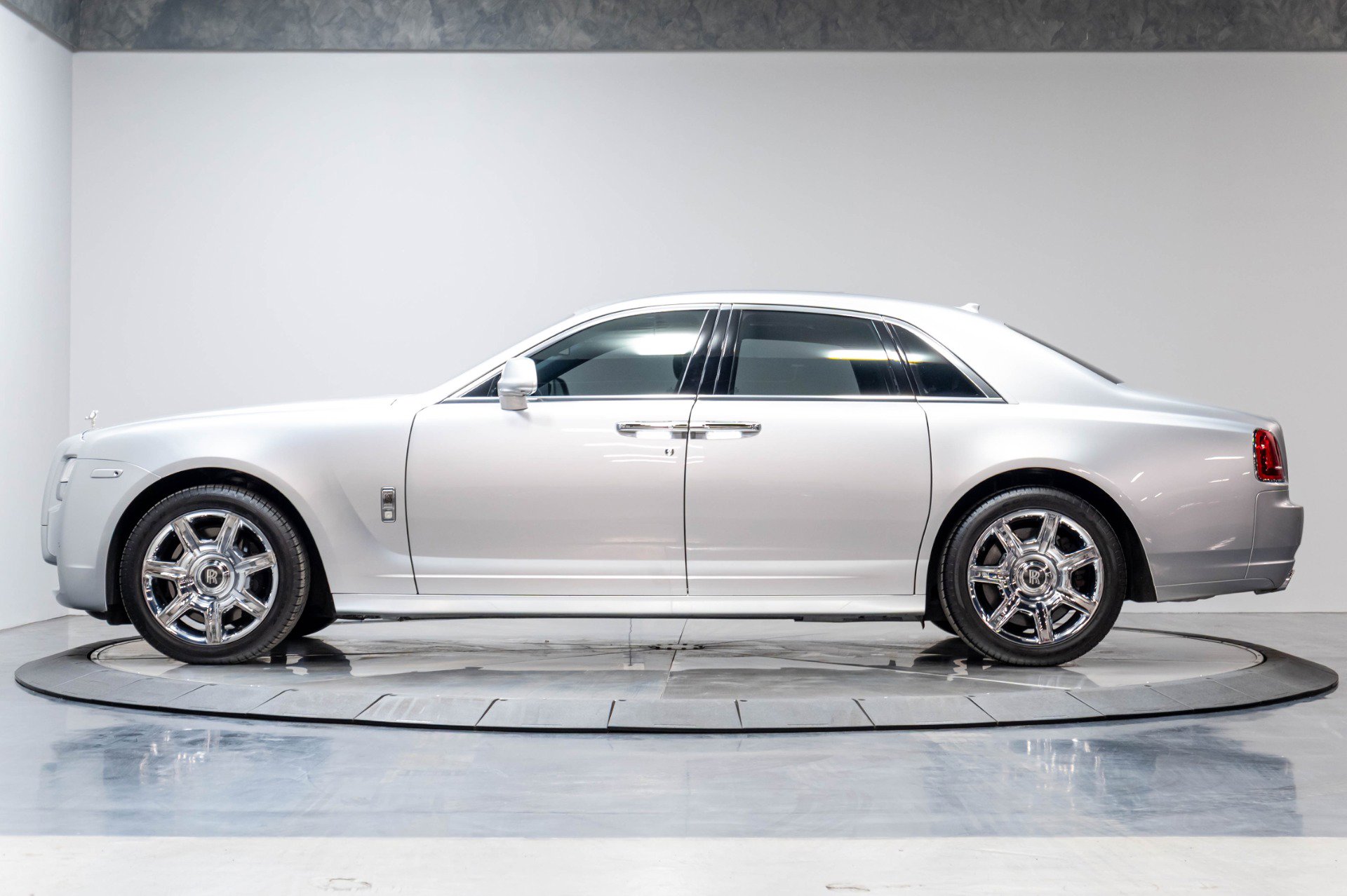 Used 2012 Rolls-Royce Ghost RWD image 53