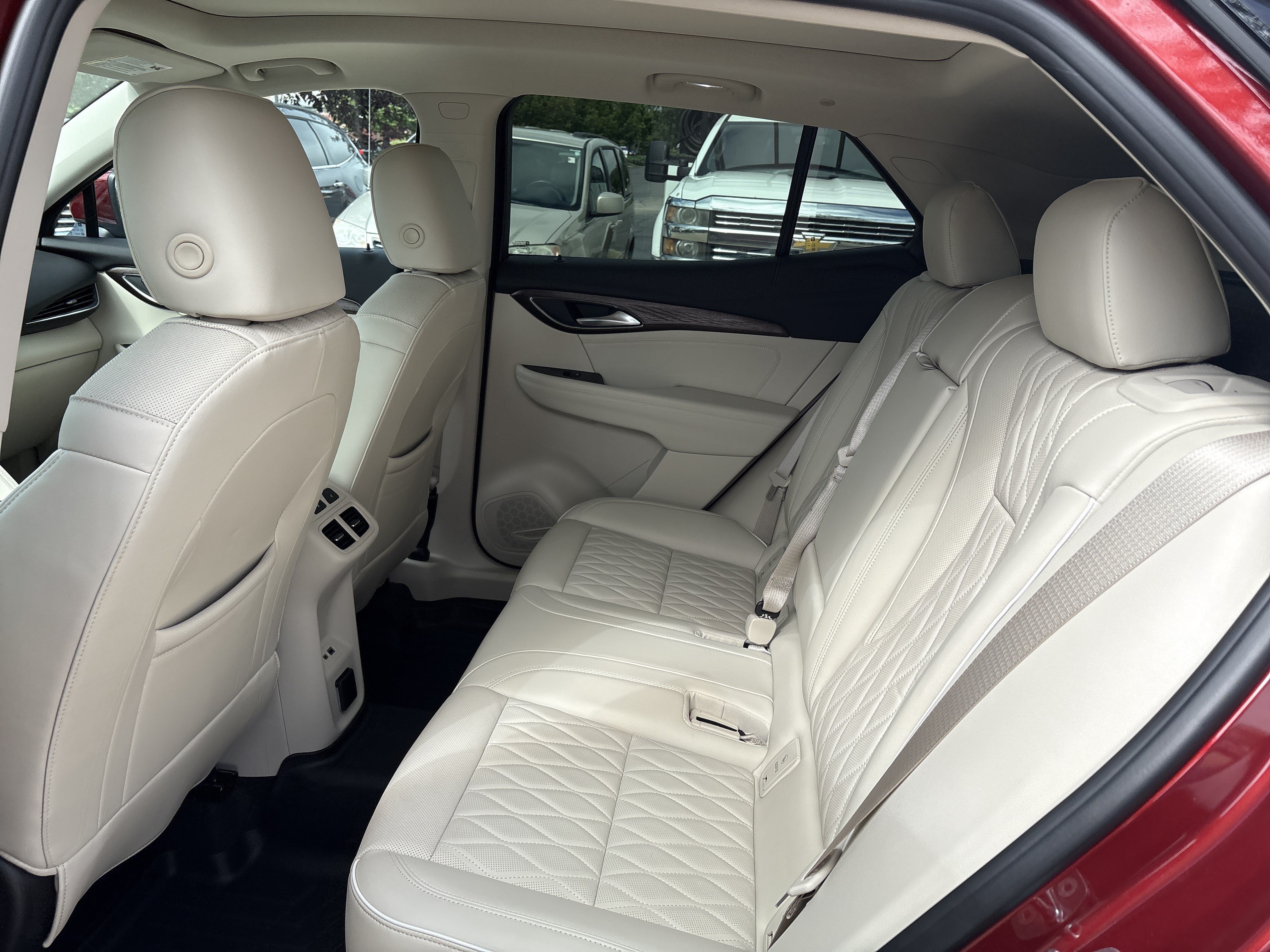 Used 2023 Buick Envision Avenir AWD/4WD image 18