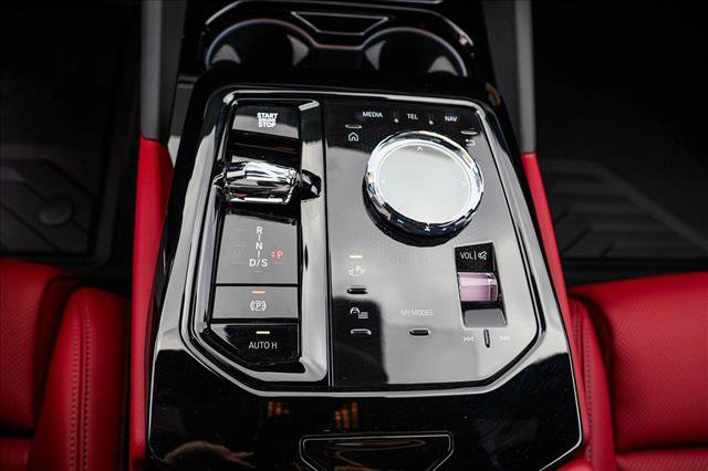 New 2026 BMW 550e xDrive image 18